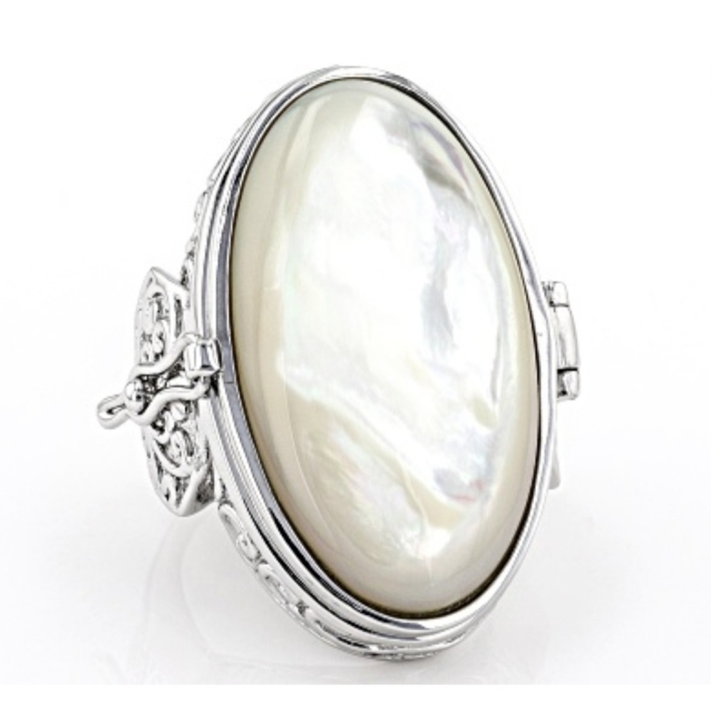 NWOT - White Mother of Pearl Prayer Box Ring